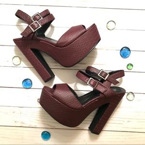 NWOT Charlotte Russe Burgundy Snakeskin Platforms